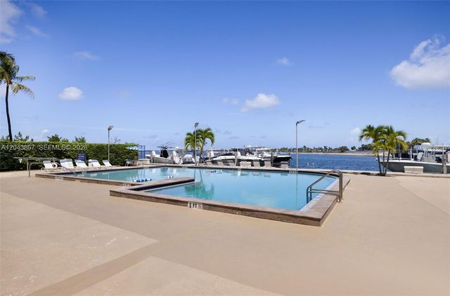 150 SE 25th Rd 2J, Miami, FL 33129