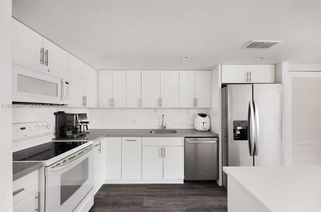 150 SE 25th Rd 2J, Miami, FL 33129