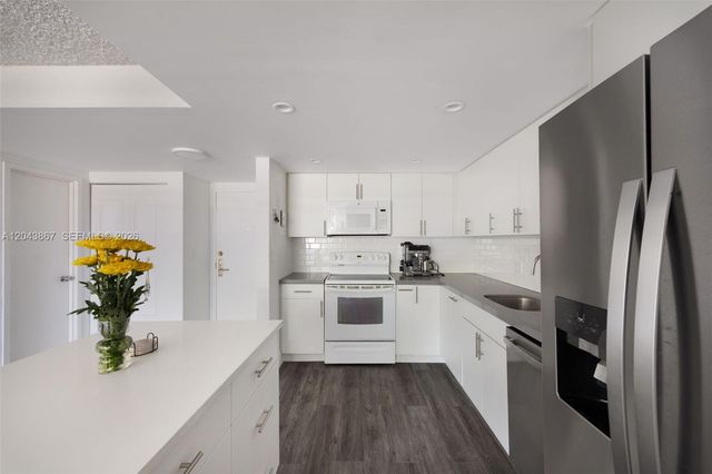 150 SE 25th Rd 2J, Miami, FL 33129