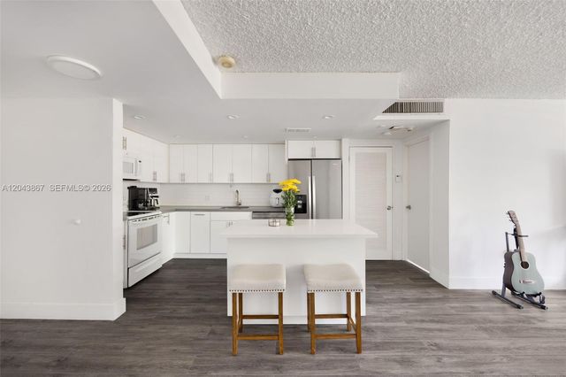 150 SE 25th Rd 2J, Miami, FL 33129
