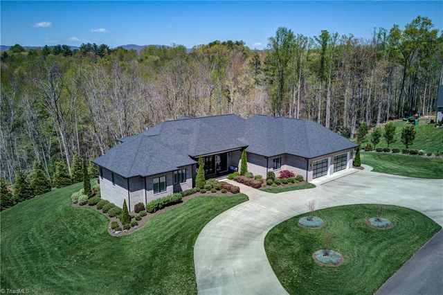109 Wyncrest Terrace, Mount Airy, NC 27030