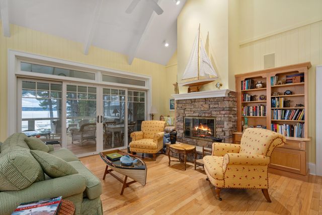 6613 Hillside Avenue, Indian River, MI 49749