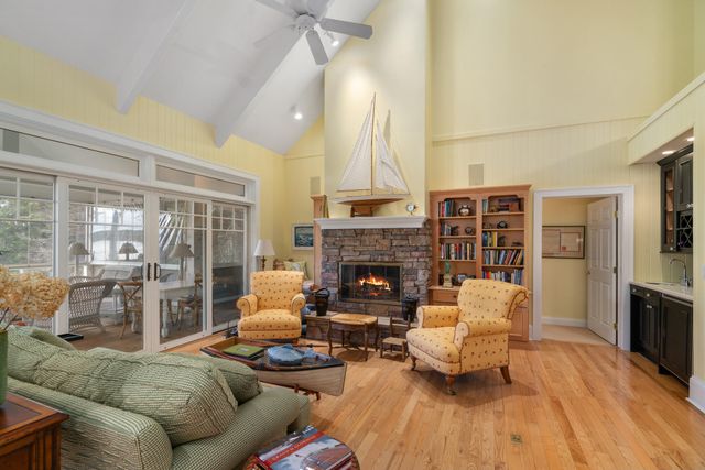 6613 Hillside Avenue, Indian River, MI 49749