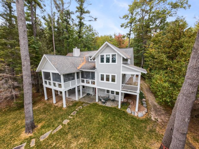 6613 Hillside Avenue, Indian River, MI 49749