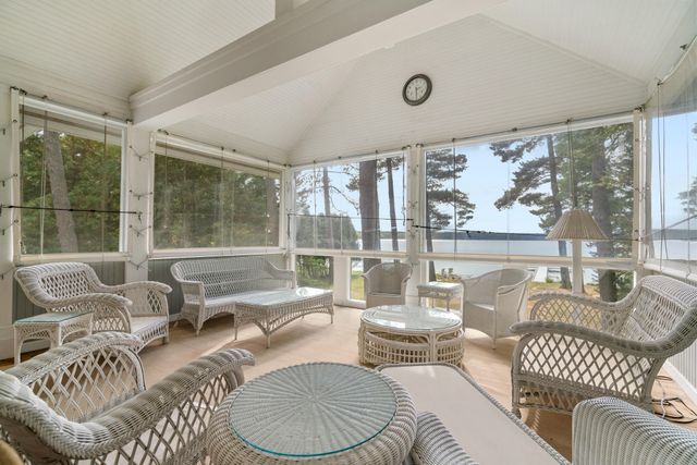 6613 Hillside Avenue, Indian River, MI 49749