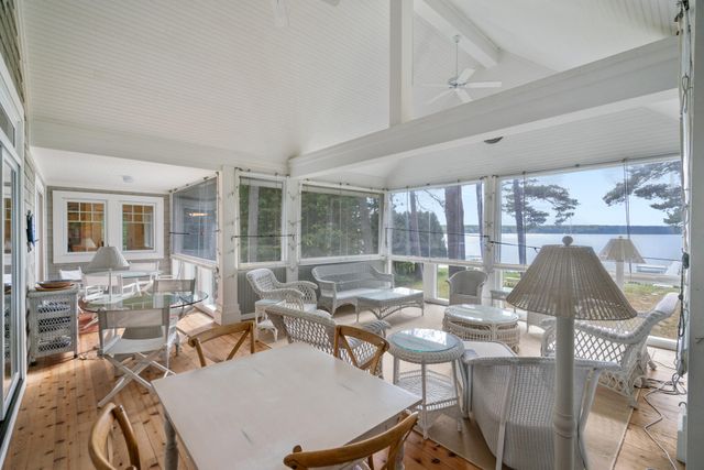 6613 Hillside Avenue, Indian River, MI 49749