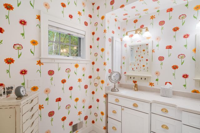 6613 Hillside Avenue, Indian River, MI 49749