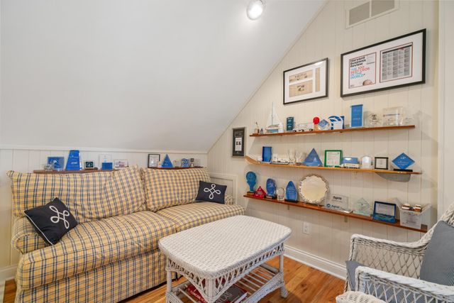 6613 Hillside Avenue, Indian River, MI 49749