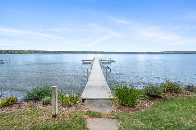 6613 Hillside Avenue, Indian River, MI 49749