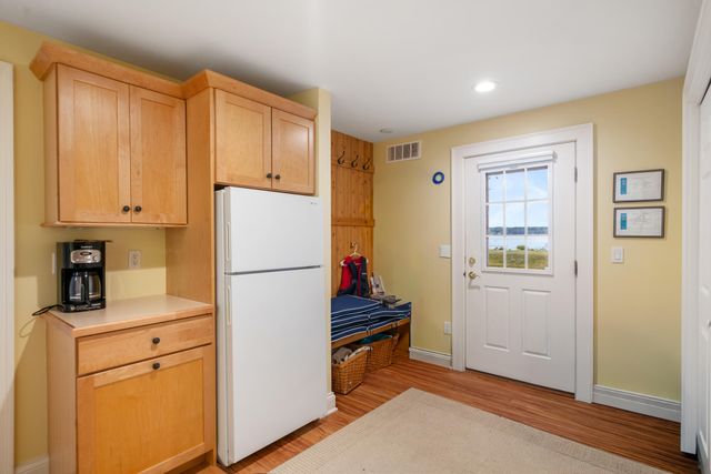 6613 Hillside Avenue, Indian River, MI 49749