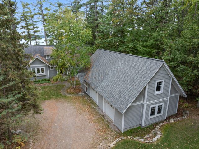 6613 Hillside Avenue, Indian River, MI 49749