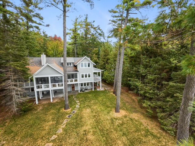 6613 Hillside Avenue, Indian River, MI 49749