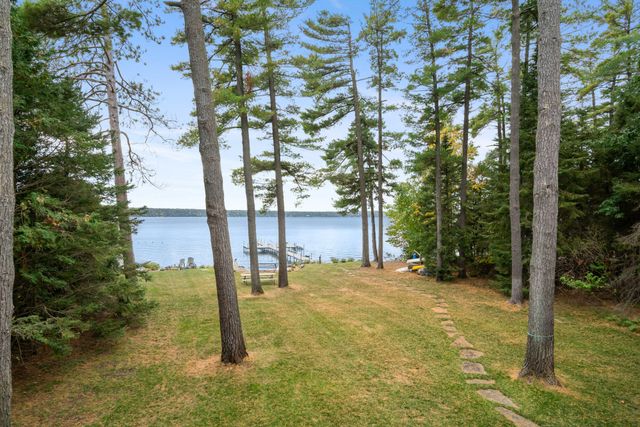 6613 Hillside Avenue, Indian River, MI 49749