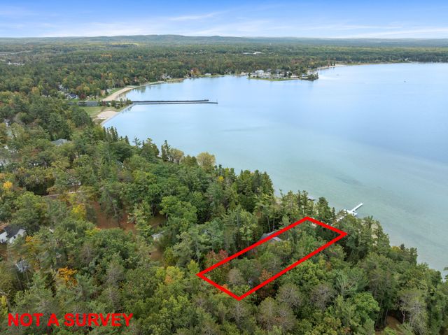 6613 Hillside Avenue, Indian River, MI 49749