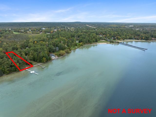 6613 Hillside Avenue, Indian River, MI 49749