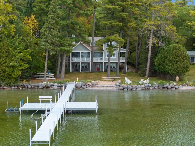 6613 Hillside Avenue, Indian River, MI 49749