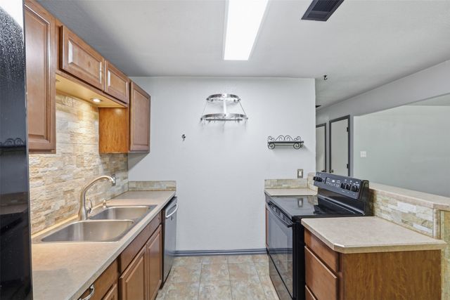 1309 Berry Drive, Cleburne, TX 76033