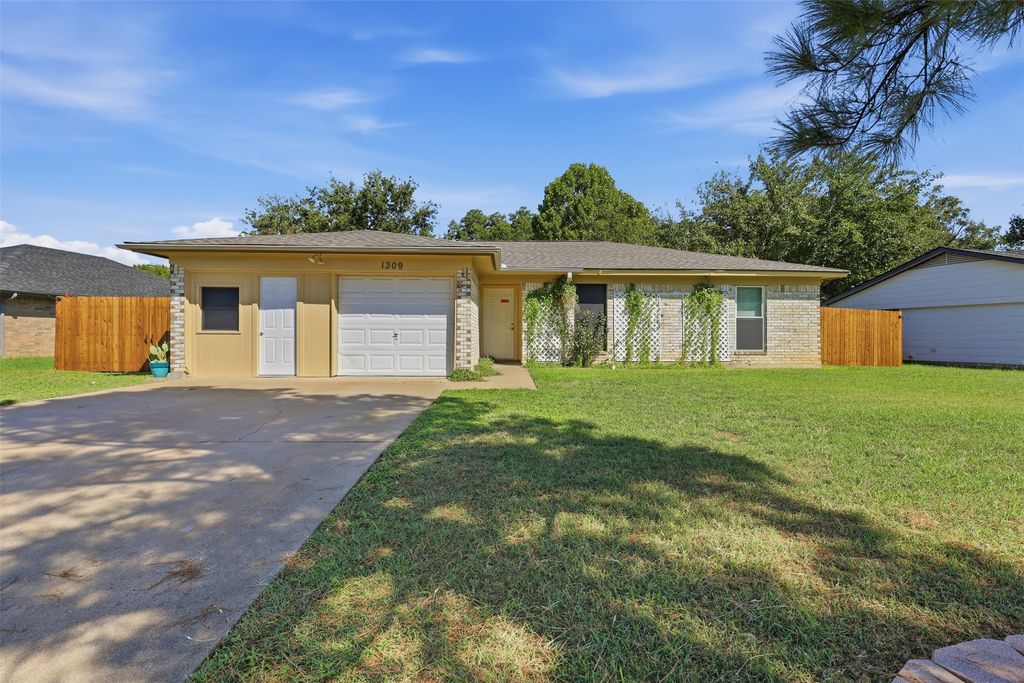 1309 Berry Drive, Cleburne, TX 76033