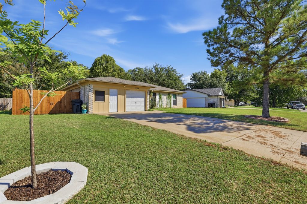 1309 Berry Drive, Cleburne, TX 76033 — photo 3