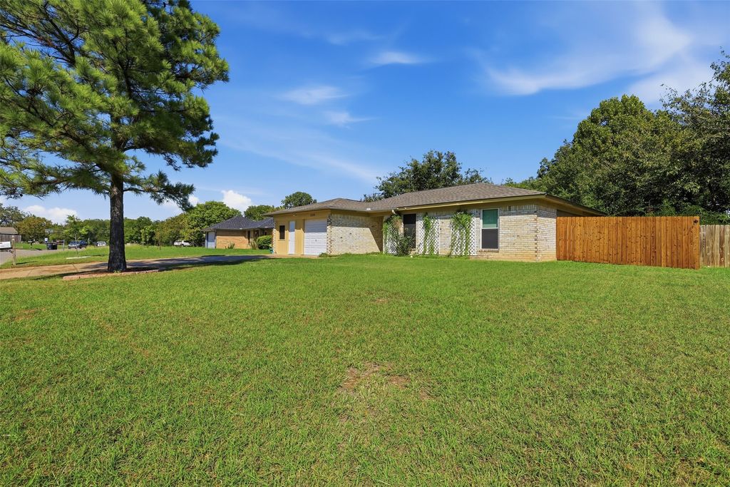1309 Berry Drive, Cleburne, TX 76033 — photo 4