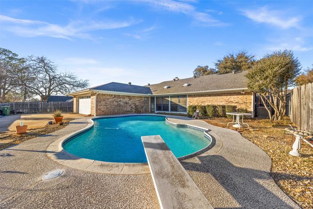1116 Clear View Drive, Bedford, TX 76021