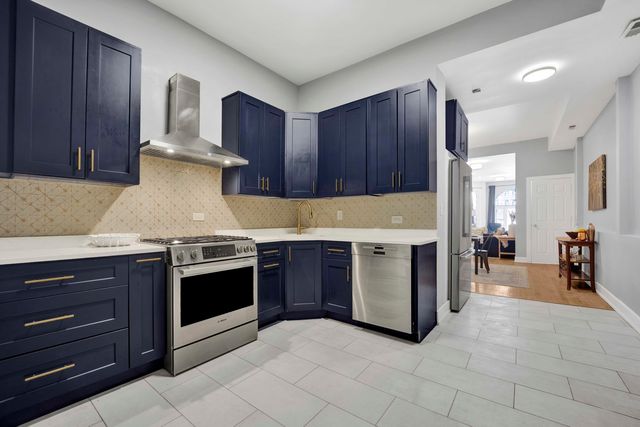 3806 S INDIANA Avenue, Chicago, IL 60653