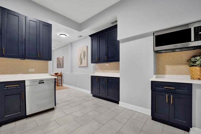 3806 S INDIANA Avenue, Chicago, IL 60653