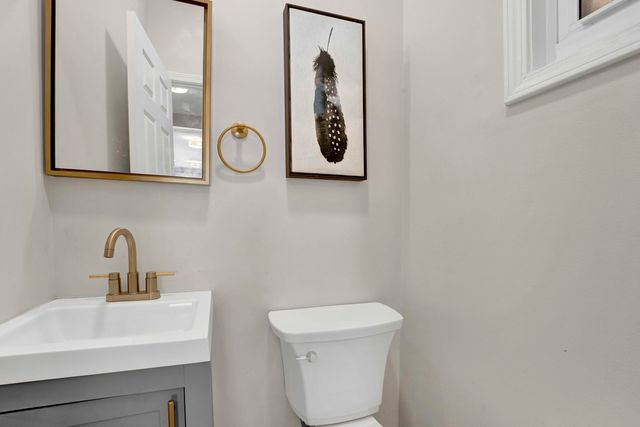 3806 S INDIANA Avenue, Chicago, IL 60653