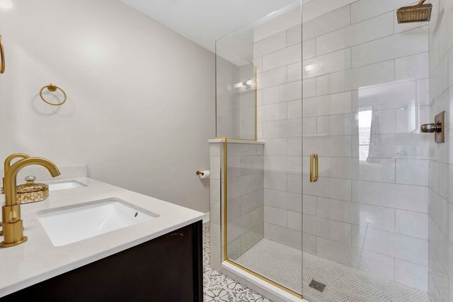 3806 S INDIANA Avenue, Chicago, IL 60653