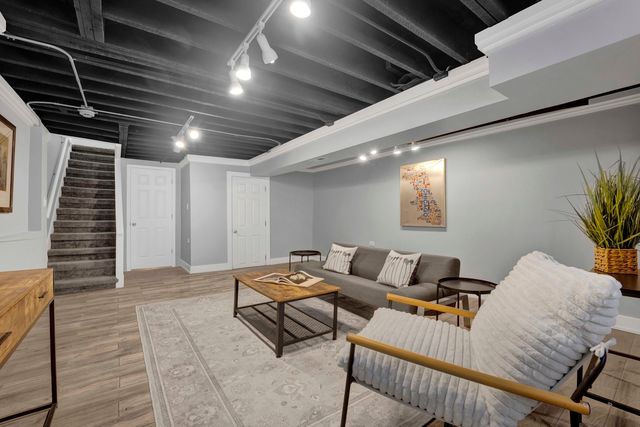 3806 S INDIANA Avenue, Chicago, IL 60653