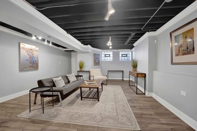 3806 S INDIANA Avenue, Chicago, IL 60653