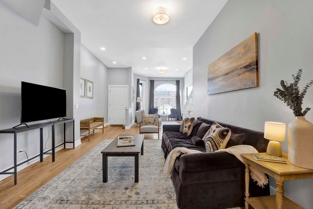 3806 S INDIANA Avenue, Chicago, IL 60653