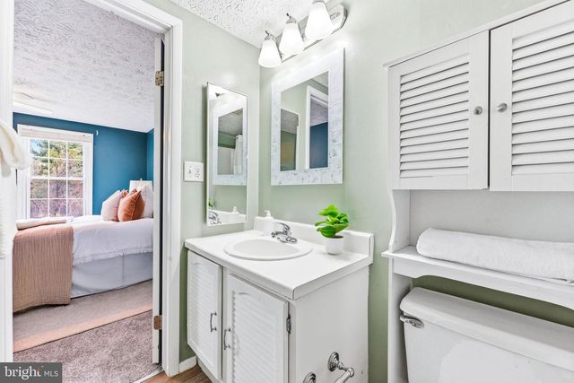 24 GLAMIS GRTH, Baltimore, MD 21236