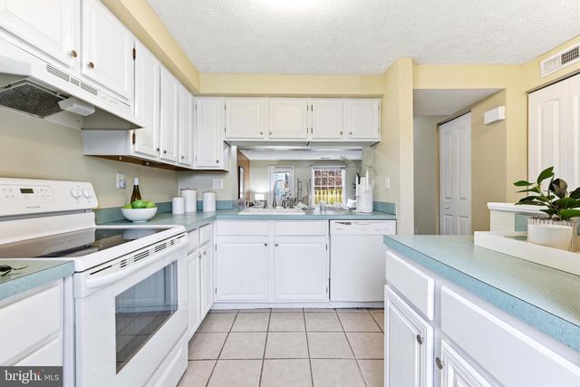 24 GLAMIS GRTH, Baltimore, MD 21236