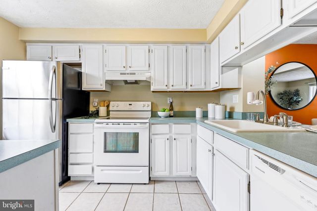 24 GLAMIS GRTH, Baltimore, MD 21236