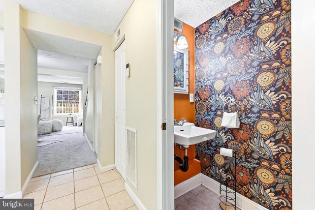 24 GLAMIS GRTH, Baltimore, MD 21236