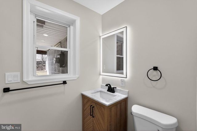 727 W COUNTY LINE RD, Hatboro, PA 19040