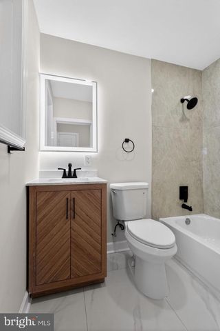 727 W COUNTY LINE RD, Hatboro, PA 19040