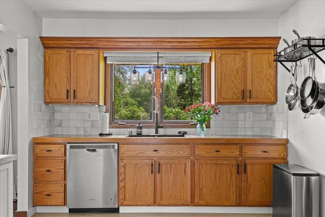 W215N10367 Laurel COURT, Colgate, WI 53017