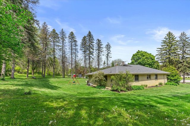 W215N10367 Laurel COURT, Colgate, WI 53017