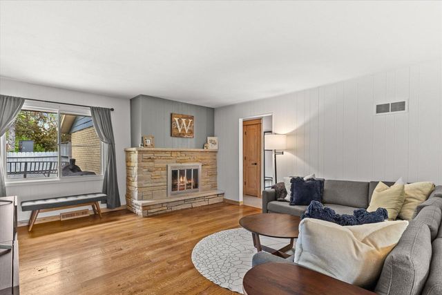 W215N10367 Laurel COURT, Colgate, WI 53017