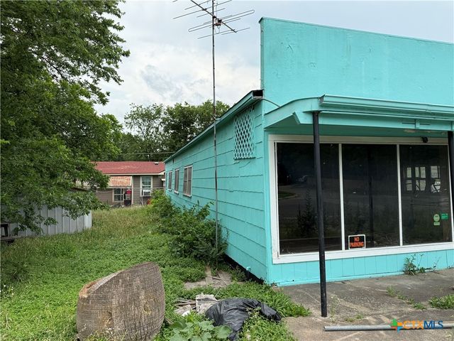 919 W 4th Street, Taylor, TX 76574
