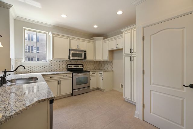 311 Seven Springs Way Apt 104, Brentwood, TN 37027