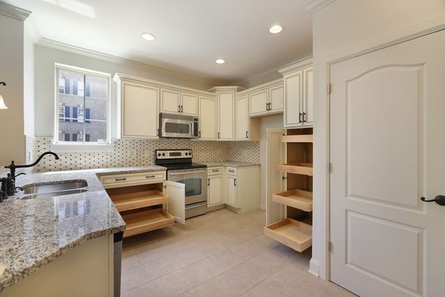 311 Seven Springs Way Apt 104, Brentwood, TN 37027