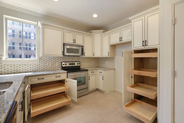311 Seven Springs Way Apt 104, Brentwood, TN 37027