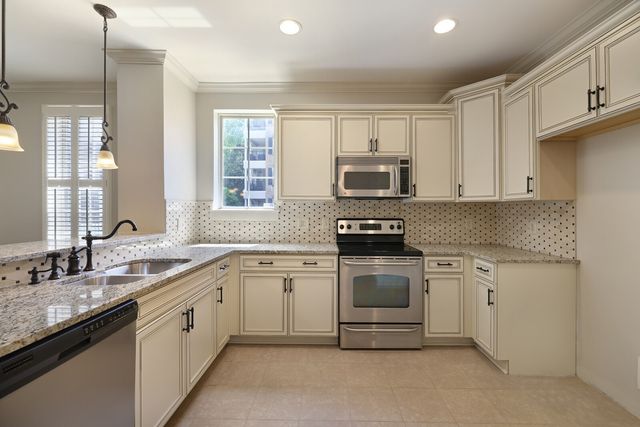 311 Seven Springs Way Apt 104, Brentwood, TN 37027