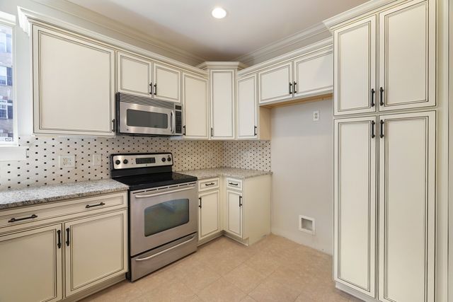 311 Seven Springs Way Apt 104, Brentwood, TN 37027