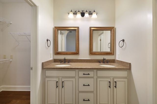 311 Seven Springs Way Apt 104, Brentwood, TN 37027