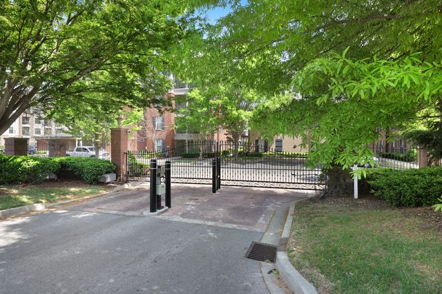 311 Seven Springs Way Apt 104, Brentwood, TN 37027