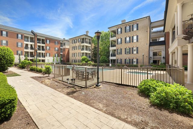 311 Seven Springs Way Apt 104, Brentwood, TN 37027